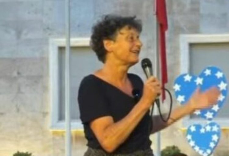Eurodeputetja holandeze i bashkohet protestës: Qeveria duhet t’i dëgjojë qytetarët e saj. Fjala juaj do të dëgjohet…