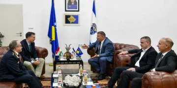 Hoxha pret ambasadorin hungarez, diskutohen çështjet e sigurisë