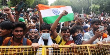 Ministri indian i arsimit jep dorëheqjen pas protestave masive të të rinjve