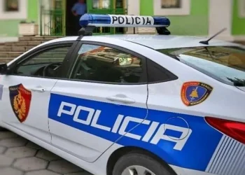 Shqipëri – Guri i shkëputur nga mali bie mbi veturë, vd*es 42-vjeçari
