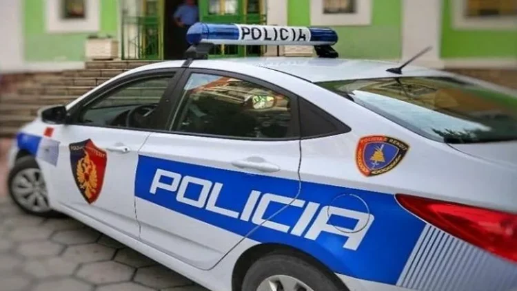 Shqipëri – Guri i shkëputur nga mali bie mbi veturë, vd*es 42-vjeçari