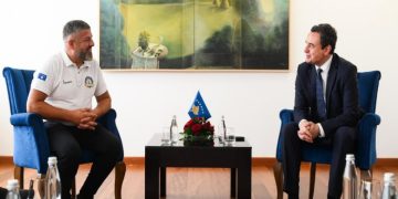 Kurti pret delegacionin e ‘Vespa Club’, flasin për festivalin në shtator