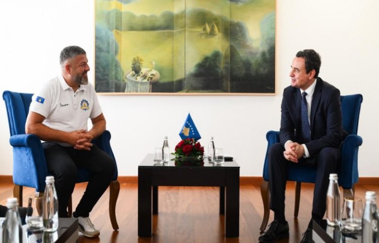 Kurti pret delegacionin e ‘Vespa Club’, flasin për festivalin në shtator