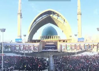 Irani nis ceremonitë mortore për Ajatollah Ali Khamenein