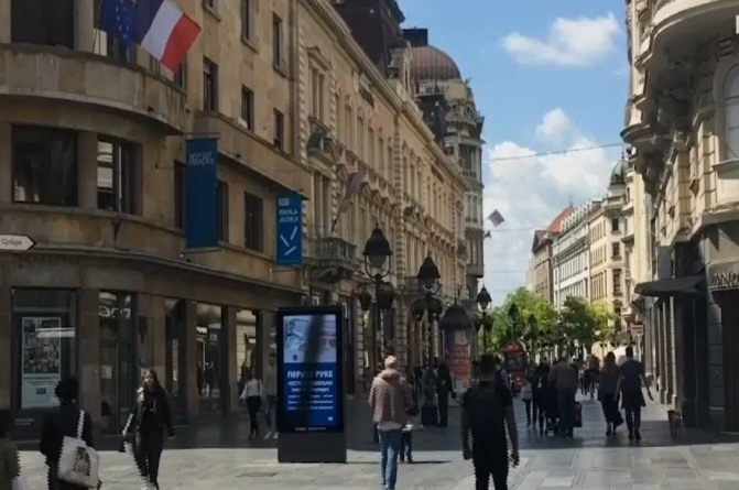 Kërkohet hetim për posterët me gjuhë urrejtjeje ndaj shqiptarëve në Serbi