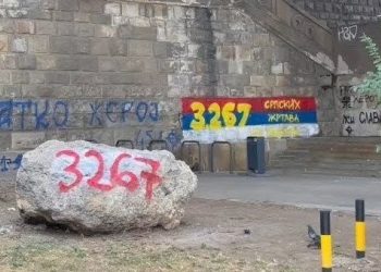 Përvjetori i gje*nocidit: Mohim,súlm ndaj shkrimtarit e grafite për Mladiqin