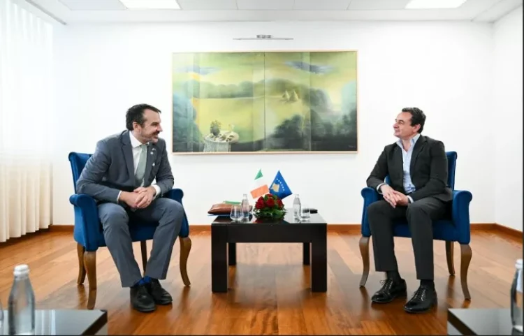 Kurti pret ambasadorin jo-rezident të Irlandës, uron Presidencën e BE-së