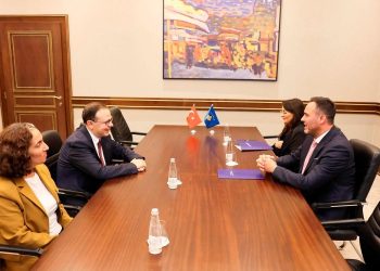 Konjufca pret në takim lamtumirës ambasadorin turk