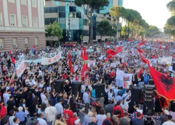 Vijon dita e 43 e protestës qytetare në Tiranë