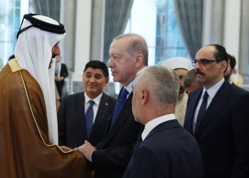 Presidenti Erdogan mbërrin në Katar për të shprehur ngushëllime pas vdekjes së ish-emirit