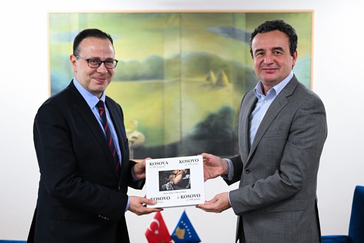 Kurti pret në takim lamtumirës ambasadorin turk Sabri Tunç Angili