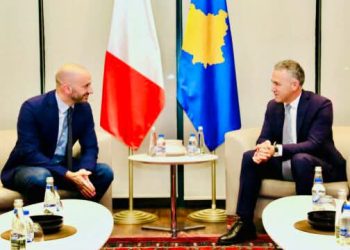 Ministri francez për Evropë mbërrin në Prishtinë, Zulfaj i uroi mirëseardhje