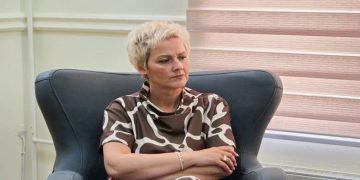 Sinani akuzon Serbinë për diskríminim në punësimin e shqiptarëve