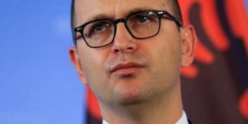 Ditmir Bushati kundër konsullatës serbe në Shkodër: Vendim i gabuar strategjikisht dhe politikisht