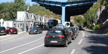 Pritje deri në një orë e gjysmë në kufi, më e ngarkuara pika në Jarinjë