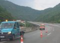Largohet uji i grumbulluar në autostradën “Arbën Xhaferi”, qarkullimi rikthehet normalisht