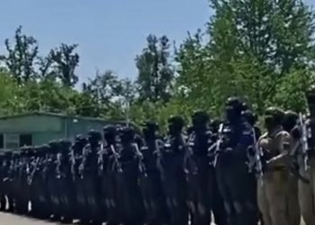 Xhandarmeria serbe duke kënduar “Po shkojmë në Kosovë”, pamjet nxisin reagime