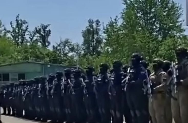 Xhandarmeria serbe duke kënduar “Po shkojmë në Kosovë”, pamjet nxisin reagime