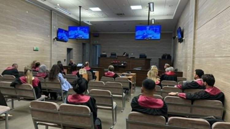 Dështon të nisë gjykimi ndaj 21 të akuzuarve për dëbimin e mbi 800 mijë shqiptarëve gjatë luftës