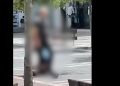 Momenti i përleshjes në Podujevë, qytetari shihet me armë në dorë, ndërhyn policia (18+)
