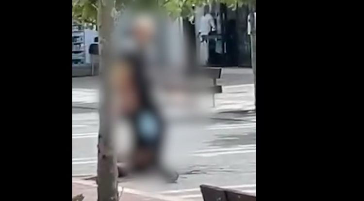 Momenti i përleshjes në Podujevë, qytetari shihet me armë në dorë, ndërhyn policia (18+)