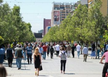 Popullsia e Kosovës po plaket, mosha mesatare pritet të arrijë në 49 vjeç deri më 2060