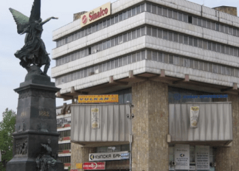 “Mos blini te shqiptarët”, kërkohet reagim nga shteti i Serbisë për posterët kundër shqiptarëve në Krushevc