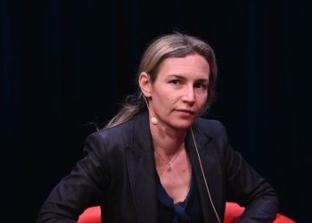 “Mbështetje për protestat”/ Lea Ypi shpërndan letrën e hapur të diasporës shqiptare: Kërkohet transparencë