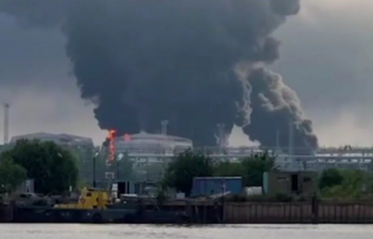 Ukraina godet terminalin kryesor të naftës në Shën Petersburg