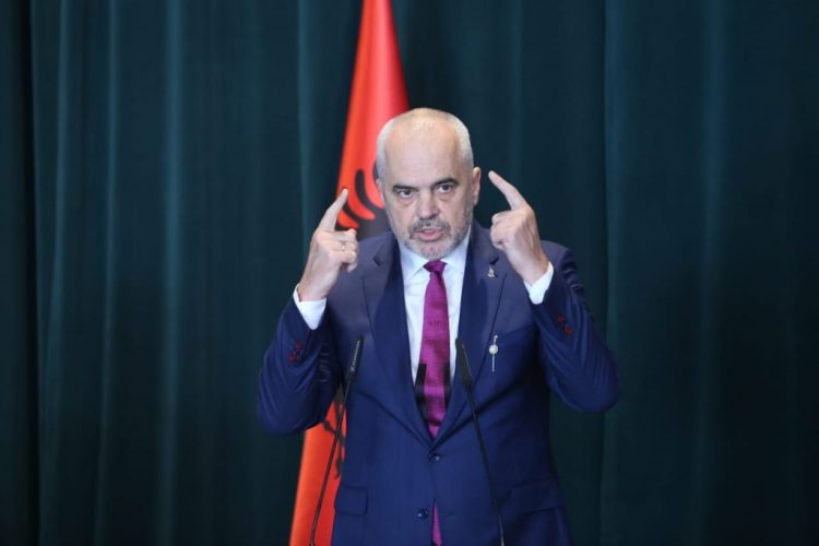 “Kundërshtarëve të mi”, Rama poston vjershën e Dritëro Agollit: Ju aq baltë po hidhni mbi mua…