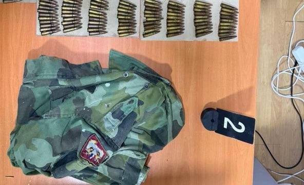 Aksion i Policisë në Zubin Potok, konfiskohet sasi e madhe e fishekëve dhe pajisje ushtarake