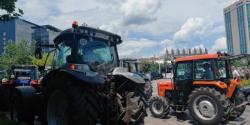 Ministri në detyrë, Armend Muja thërret në takim përfaqësues të fermerëve pas protestës