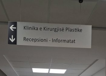 QKUK:136 ndërhyrje për rindërtimin e gjirit, pa pritje dhe me implante falas