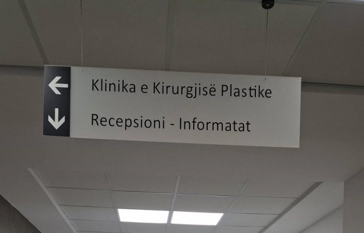 QKUK:136 ndërhyrje për rindërtimin e gjirit, pa pritje dhe me implante falas