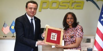 “Një simbol i lirisë dhe miqësisë”, Prattipati vlerëson pullën postare të Kosovës për SHBA-në
