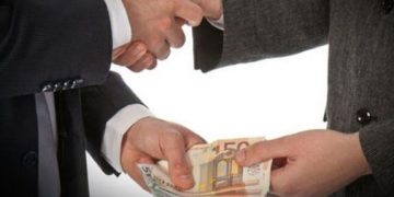 Zyrtari në Kaçanik i kërkon 600 euro qytetarit për t’i ‘kryer punë’, përfundon në pranga