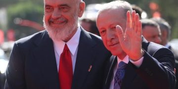Rama udhëton sot për në Turqi, pjesëmarrës në Samitin e NATO-s