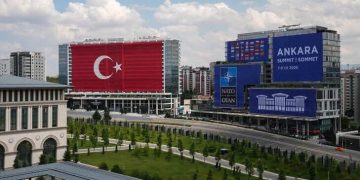 Turqia mirëpret rritjen e shpenzimeve të mbrojtjes nga aleatët, i kërkon NATO-s që t’i kthejë zotimet në aftësi