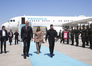 Zelenskyy mbërrin në Ankara për samitin e NATO-s