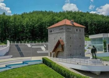 Dëmtohet objekti përcjellës në Kompleksin Memorial “Zahir Pajaziti”, policia nis hetimet