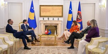 Haxhiu pret në takim lamtumirës ambasadorin e Zvicrës, e falënderon për bashkëpunimin