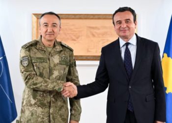 Kurti takohet me komandantin e KFOR-it, diskutohet për situatën politike dhe të sigurisë në Kosovë