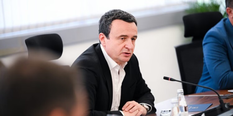Kurti fton në takim krerët e partive