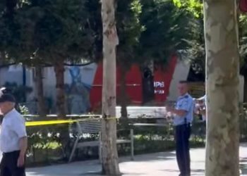 Sulm me thikë në Ferizaj, dy persona të plagosur pranë Postës Qendrore