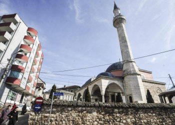 Vidhet kasaforta e një xhamie në Kaçanik