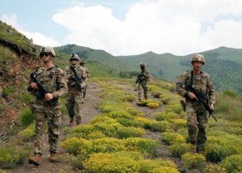 Ushtarët amerikanë vazhdojnë patrullimet përgjatë kufirit me Serbinë