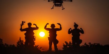 Ukraina sulmon me dronë një rafineri në Rusi