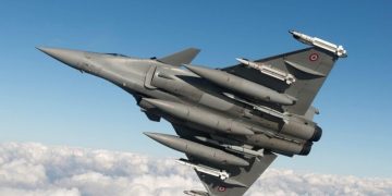 Franca i jep Ukrainës licenca për prodhimin e raketave dhe 16 avionë Rafale