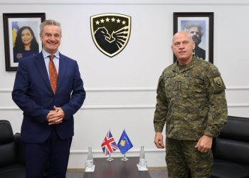 Jashari pret ambasadorin britanik, diskutohet për sigurinë dhe forcimin e bashkëpunimit me FSK-në
