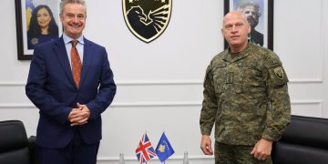 Jashari pret ambasadorin britanik, diskutohet për sigurinë dhe forcimin e bashkëpunimit me FSK-në